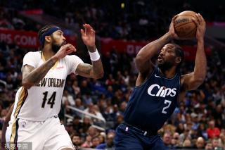 借着稳健的 借着稳健的